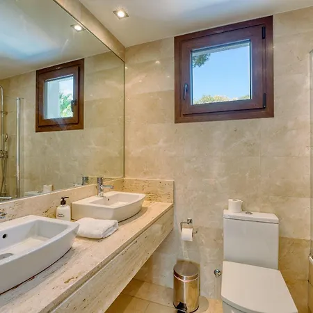 1102 With Pool ,lounge, Bbq ,direkt In Villa Marbella