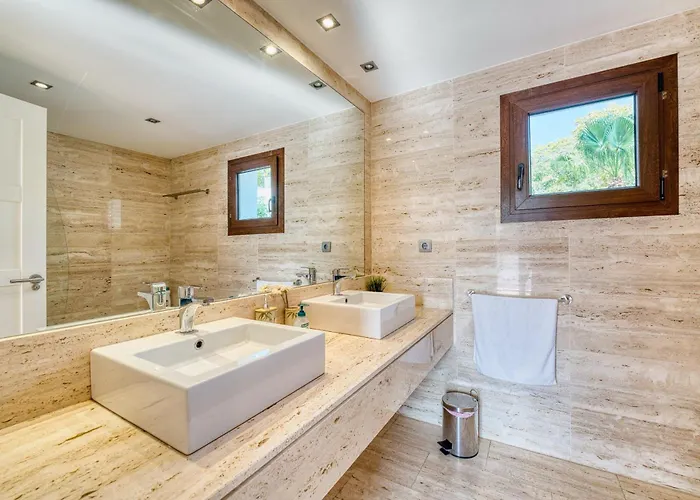 Villa 1102 With Pool ,lounge, Bbq ,direkt In Marbella